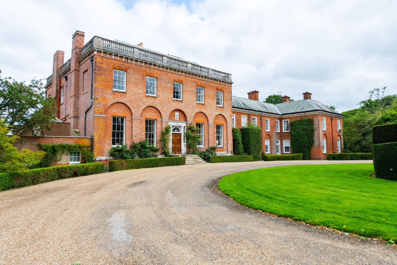 Luxury villa for sale in England